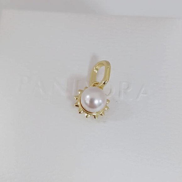 Pandora ME Treated Freshwater Cultured Pearl Sun Mini Dangle Charm | Gold-Plated - Picture 4 of 4